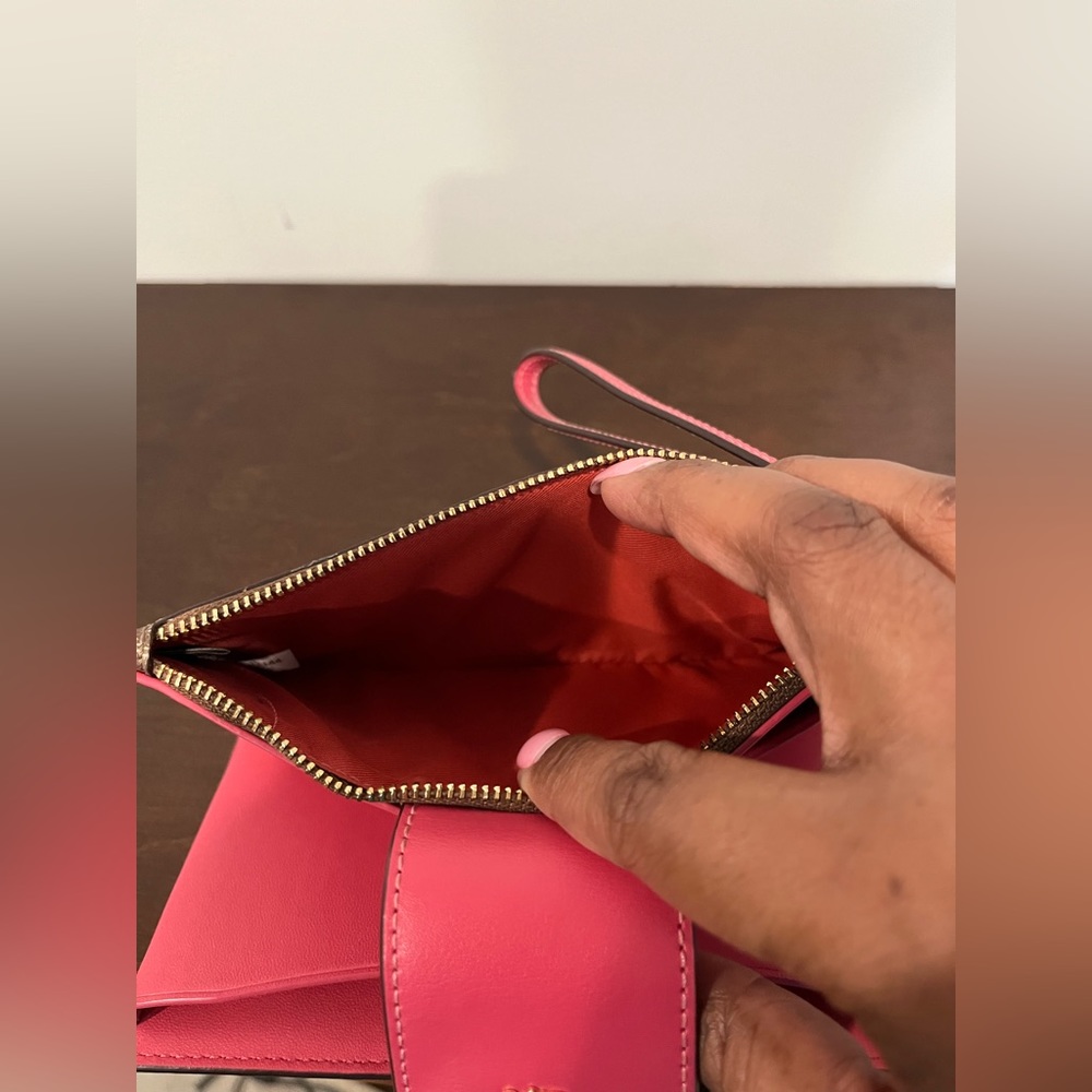 π Authentic Coach Phone Wallet π - Picture 6 of 7